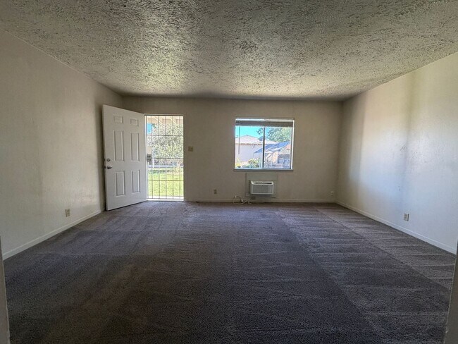 Foto del edificio - 1061 E Monte Vista Ave