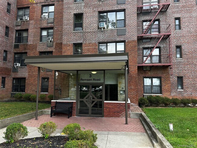 Foto del edificio - 3 Remsen Rd