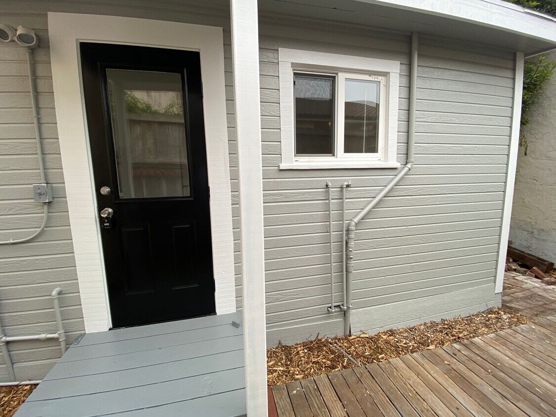 554 Lighthouse Ave Unit D, Monterey, CA 93940 Room for Rent in