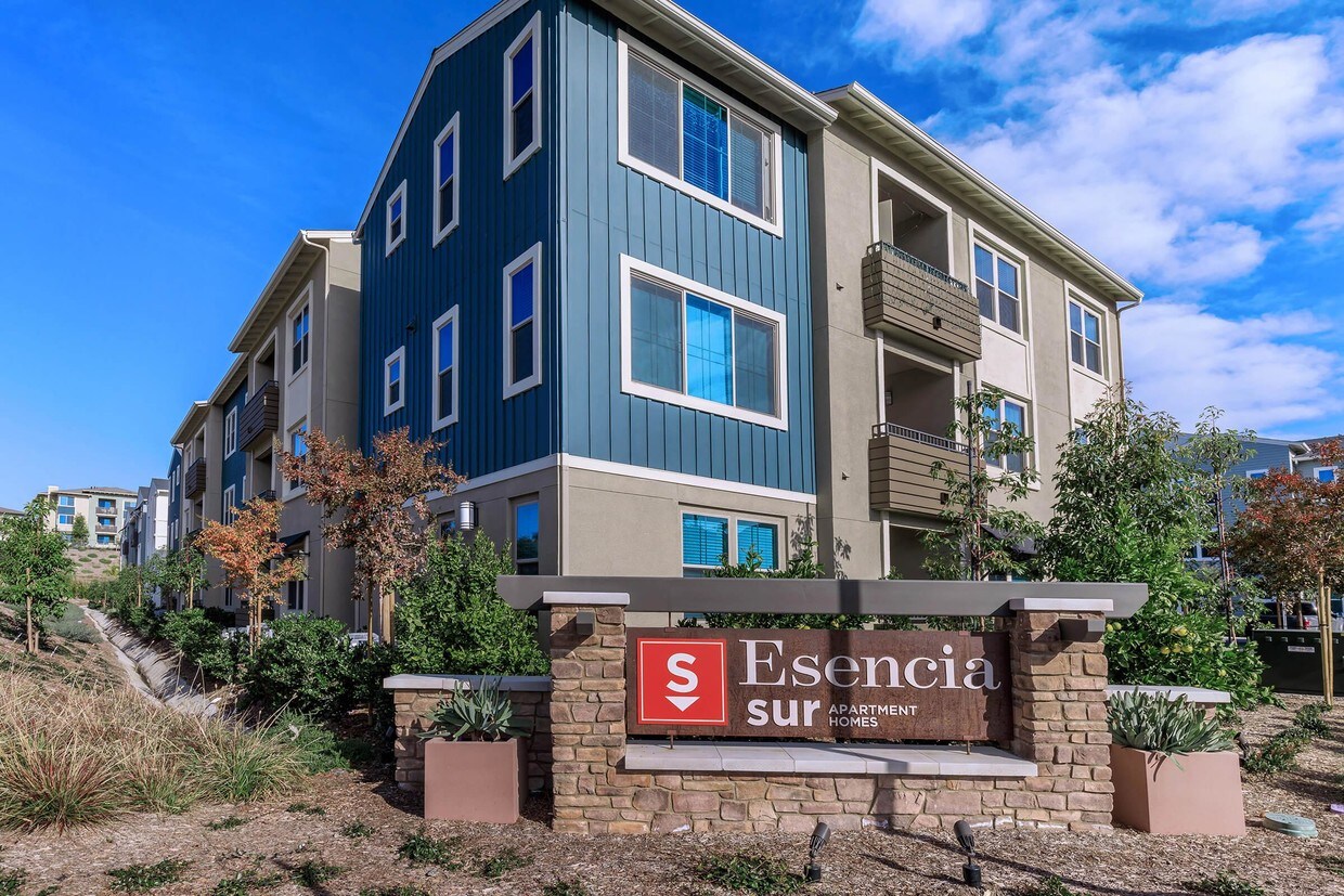 Esencia Sur Apartment Homes Apartments in Ladera Ranch, CA