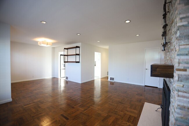 Foto del edificio - 140 Avalon Dr