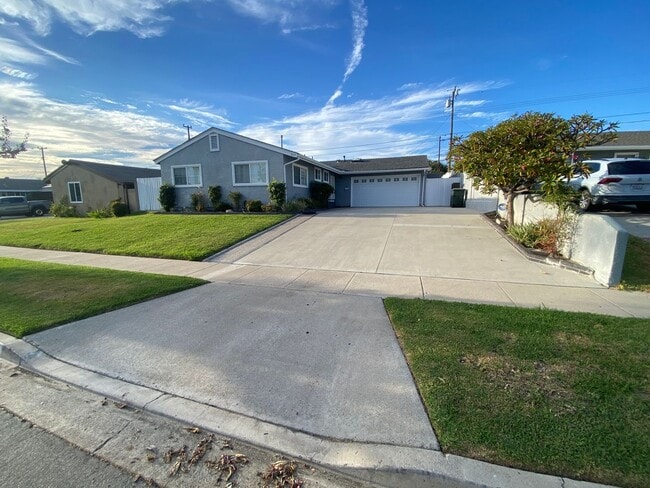 Foto del edificio - Updated 3 Bedroom Cypress House w/ 2 Car G...