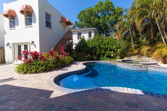 Building Photo - Mediterranean Bungalow in South Tampa