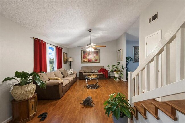 Building Photo - 1136 Samuel Dr