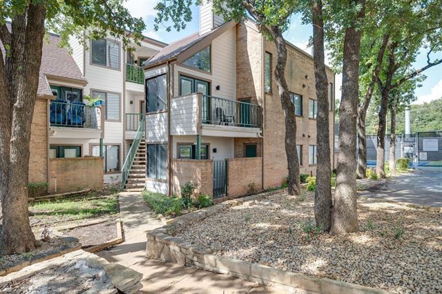 Building Photo - 2304 Balsam Dr