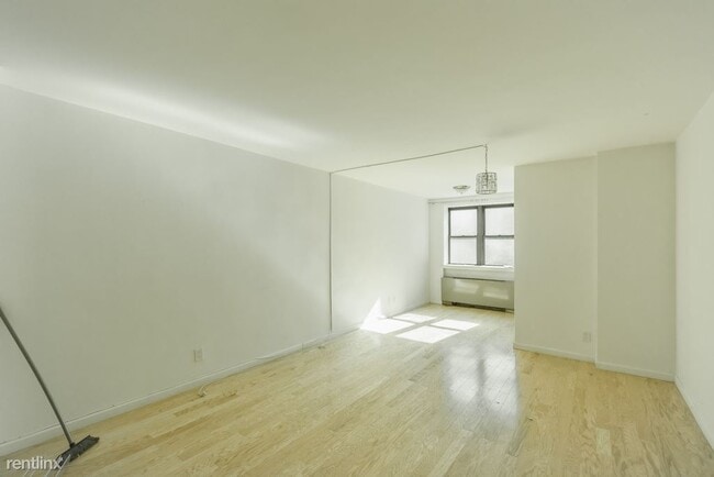 Building Photo - Studio, 1 bath House - 117 E 71st St 5BC