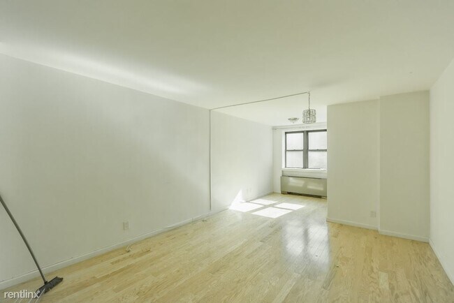 Foto del edificio - Studio, 1 bath House - 117 E 71st St 5BC