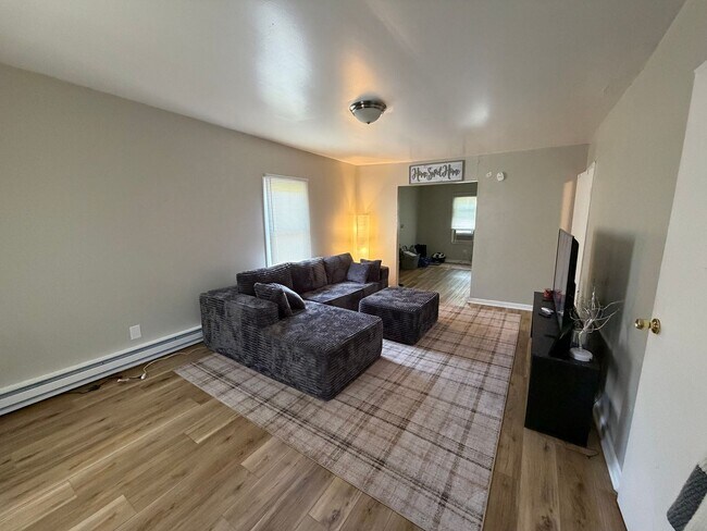 Foto del edificio - Charming 2-Bedroom Home in Washington, PA