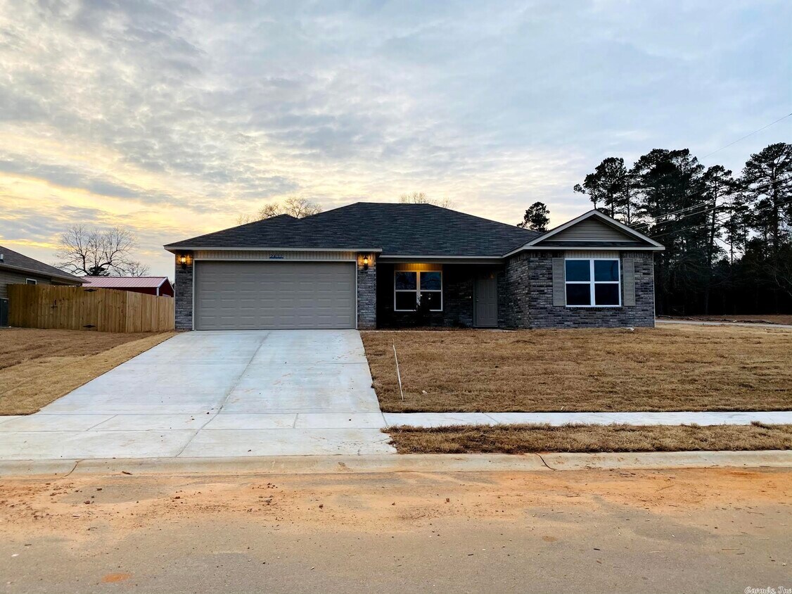 2437 Vivian Dr, Benton, AR 72015 House Rental in Benton, AR