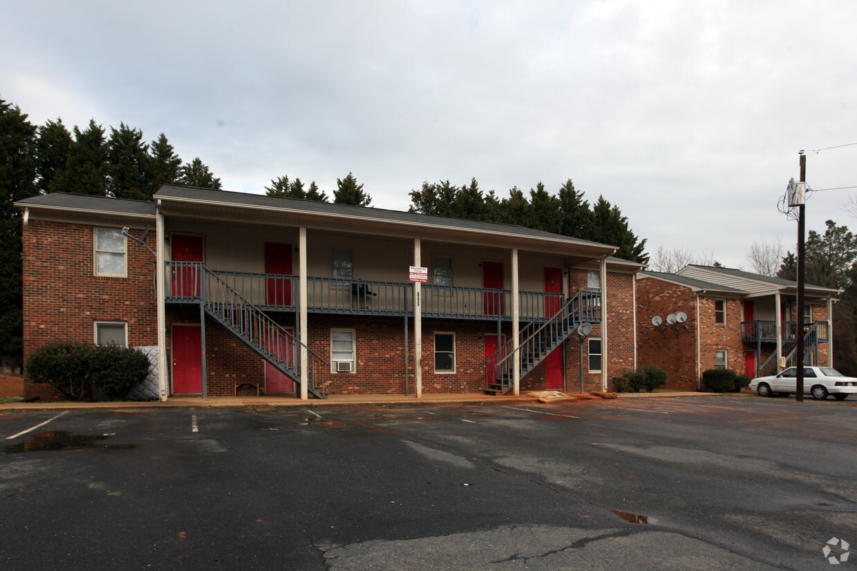 Foto del edificio - 1955-1977 Lakeview Rd