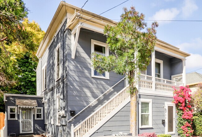 Building Photo - 2620 Encinal Ave
