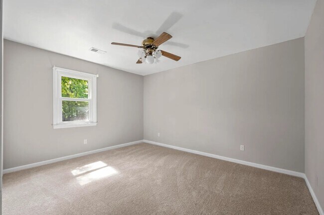 Building Photo - Home with Modern Updates in Indigo Fields!