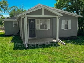 Building Photo - 807 S Savage St