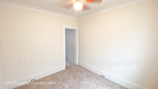 Building Photo - 213 Creve Coeur St