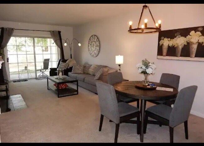 Open style living room and walks out to patio - 43719 Avenida Alicante