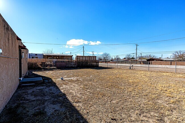 Foto del edificio - Move-in Special - 3 Bedroom 1 Bath Home