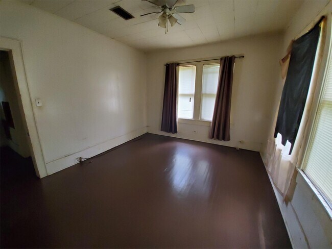 Building Photo - 1511 Camille St