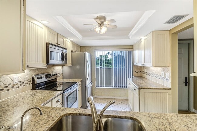 Foto del edificio - 7430 Lake Breeze Dr