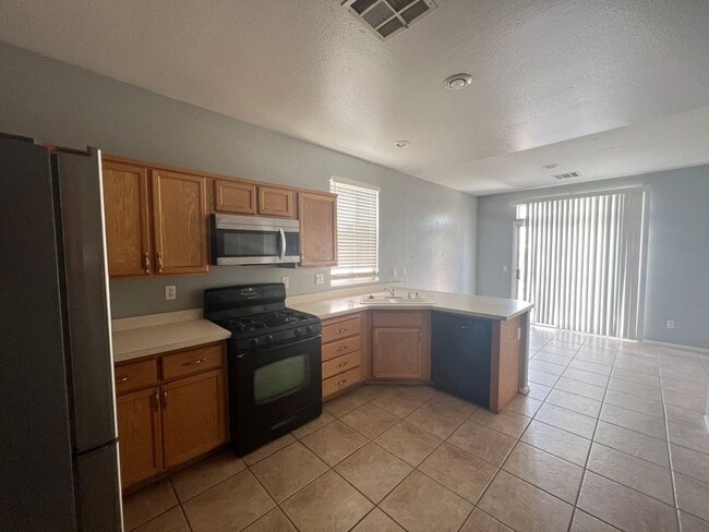 Building Photo - Nice Single-Family House in Silverado Ranch