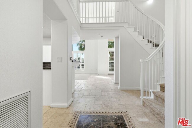 Foto del edificio - 5831 Seawalk Dr