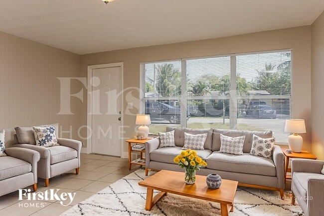 Building Photo - 1425 NE 29th St