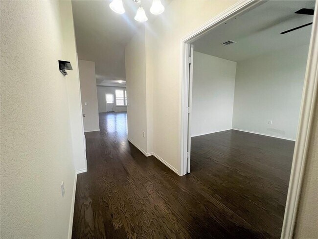 Building Photo - 6912 Midlothian Dr