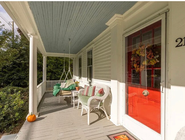 Front Porch - 215 Post Rd