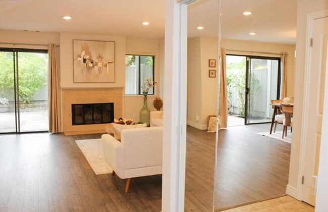 Foto del edificio - 5239 Riverdale Ct