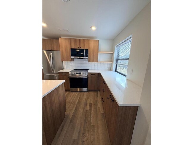 Building Photo - 131 W 46th St