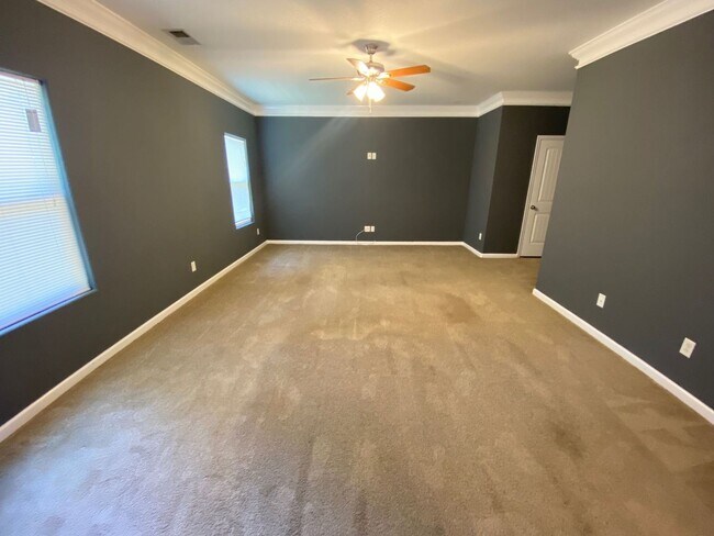 Building Photo - Stunning 4 Bedroom Home Located near Littl...