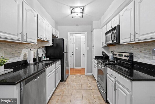 Foto del edificio - 3332 Spring Ln