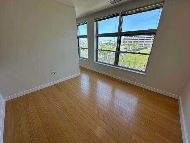 Foto del edificio - 587 Albany St