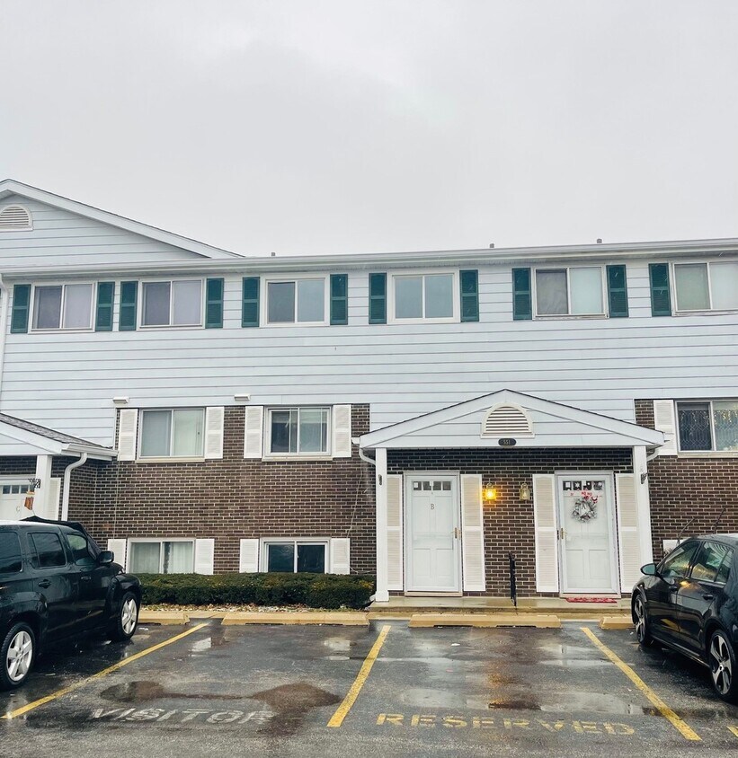 551 W Park Ave, Libertyville, IL 60048 Townhome Rentals in