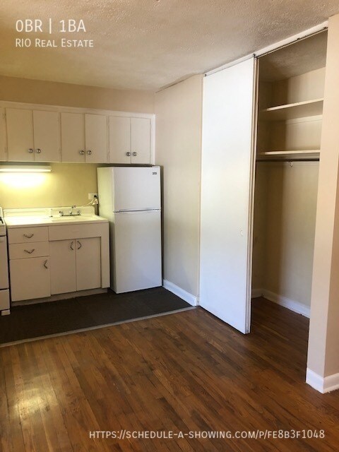 Foto del edificio - Spacious  Studio in PRIME Location in Chee...