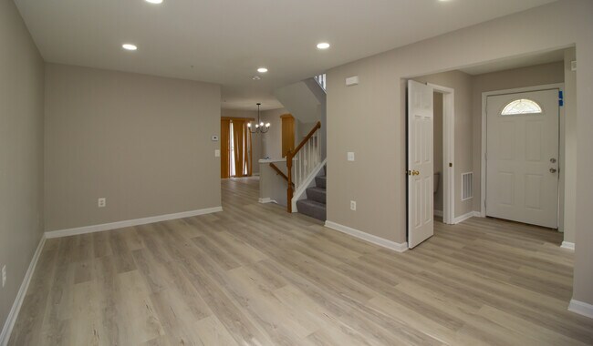 Building Photo - 16 Stretham Ct