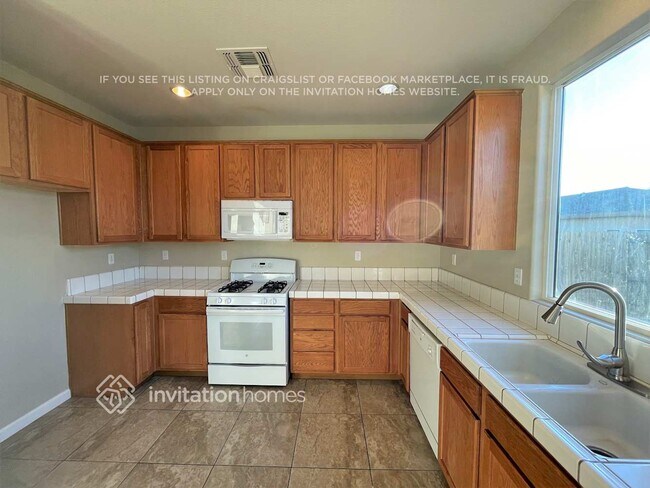 Building Photo - 7584 La Mancha Way