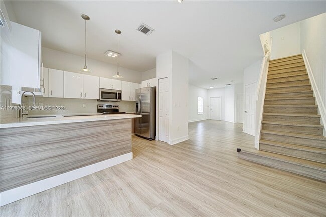 Building Photo - 8432 NW 107 Ct