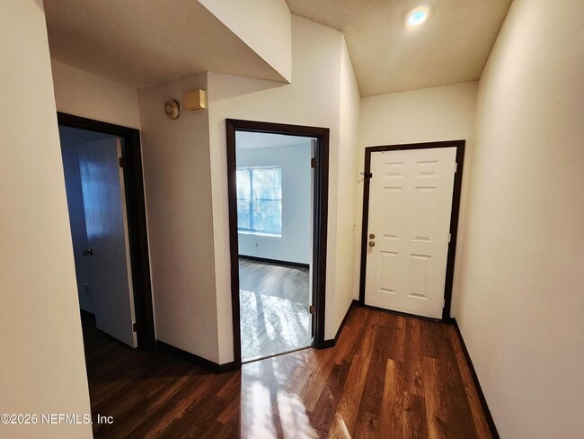 Foto del edificio - 4655 Trevi Dr