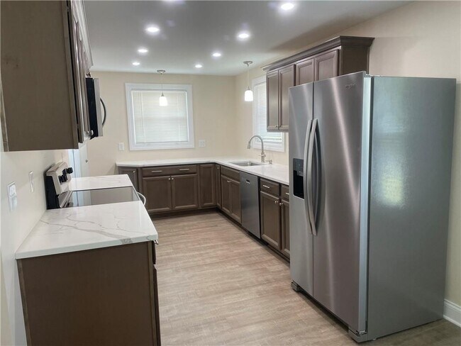 Foto del edificio - 725 Lakeshore Blvd