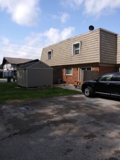 Rear Patio - 624 Graybridge E