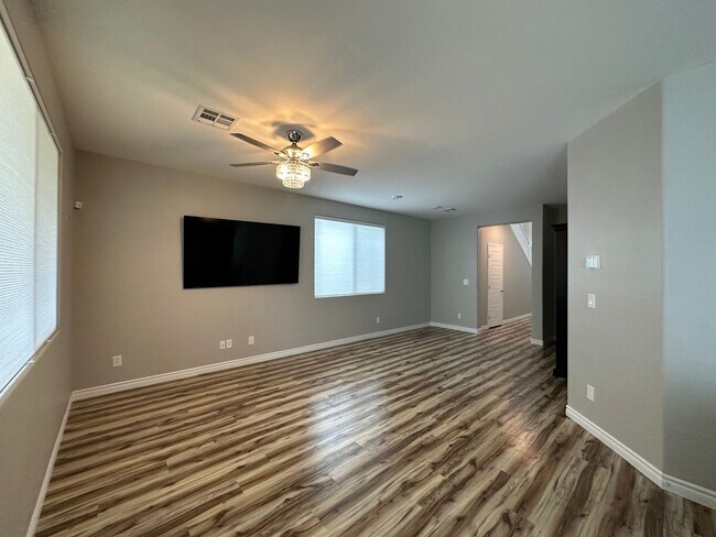 Foto del edificio - 4 bedroom Tule Springs Coming Soon