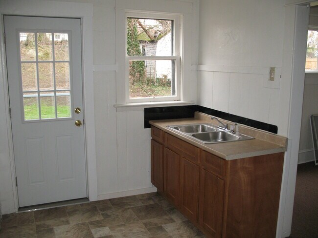 lavabo doble - 245 E 31st St