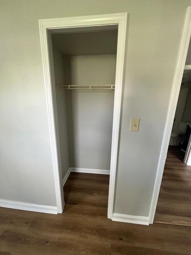 Building Photo - 2 bedroom and 1 bath