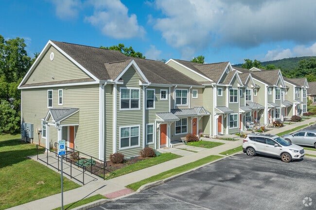 Building Photo - Highland Park