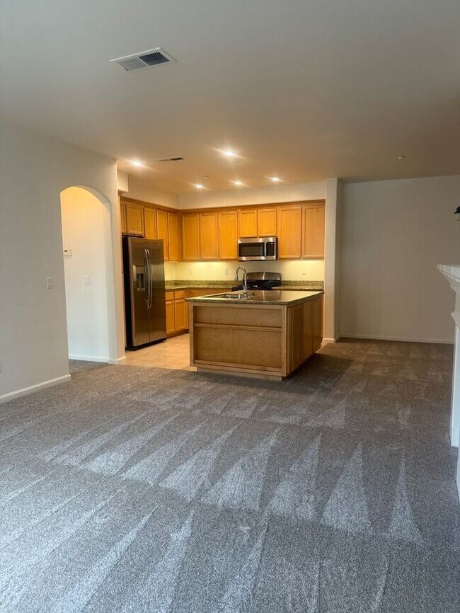 Building Photo - Stunning 2-bedroom, 2-bathroom townhouse