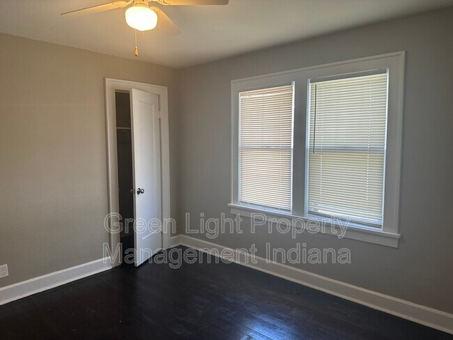 Foto del edificio - 1703 Johnson Ave