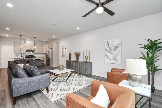 Foto del edificio - 3814 Lakewood Dr