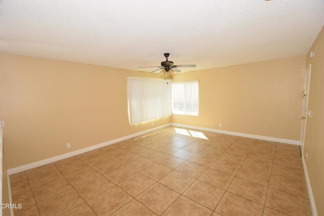 Foto del edificio - 5230 Laurel Park Dr