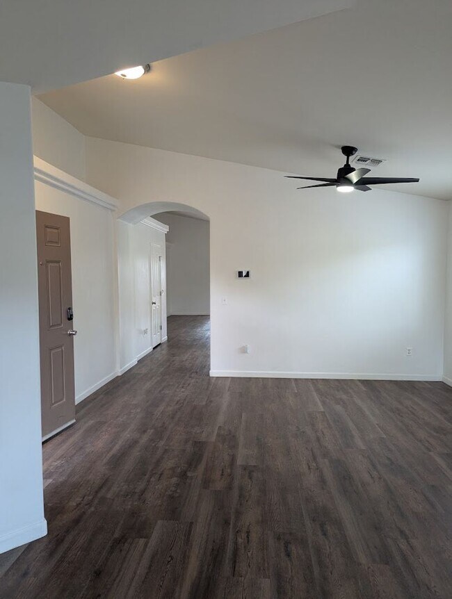 Building Photo - Great Northwest Home with Solar!