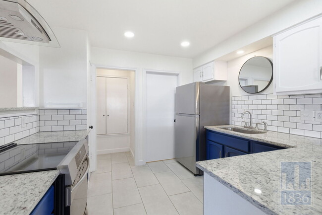 Building Photo - 2009 Sandberg Dr